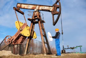 Le marche du pétrole : contrats, commercialisation, aspects juridiques